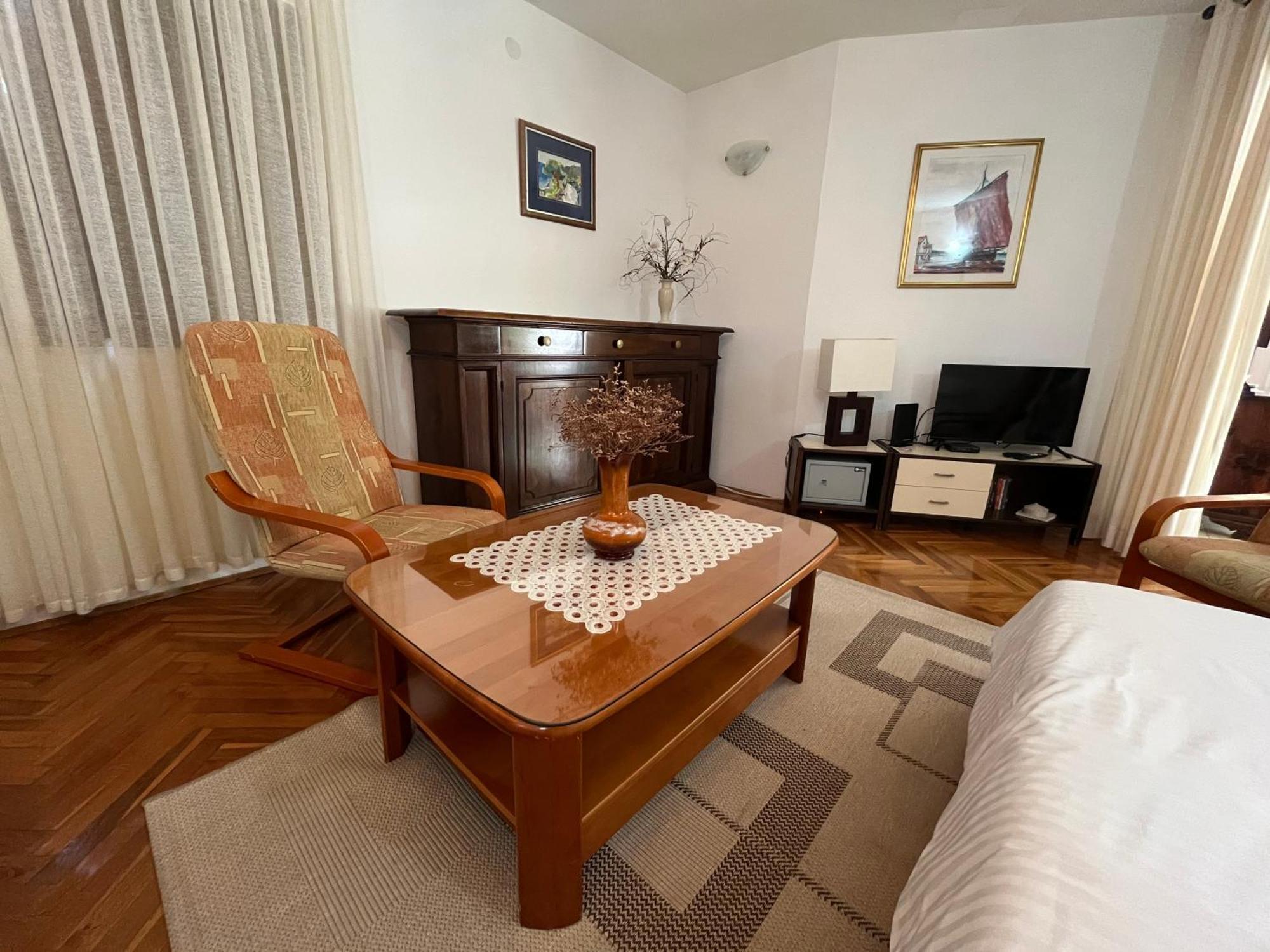 Apartman Mladenka Supetar Exterior photo
