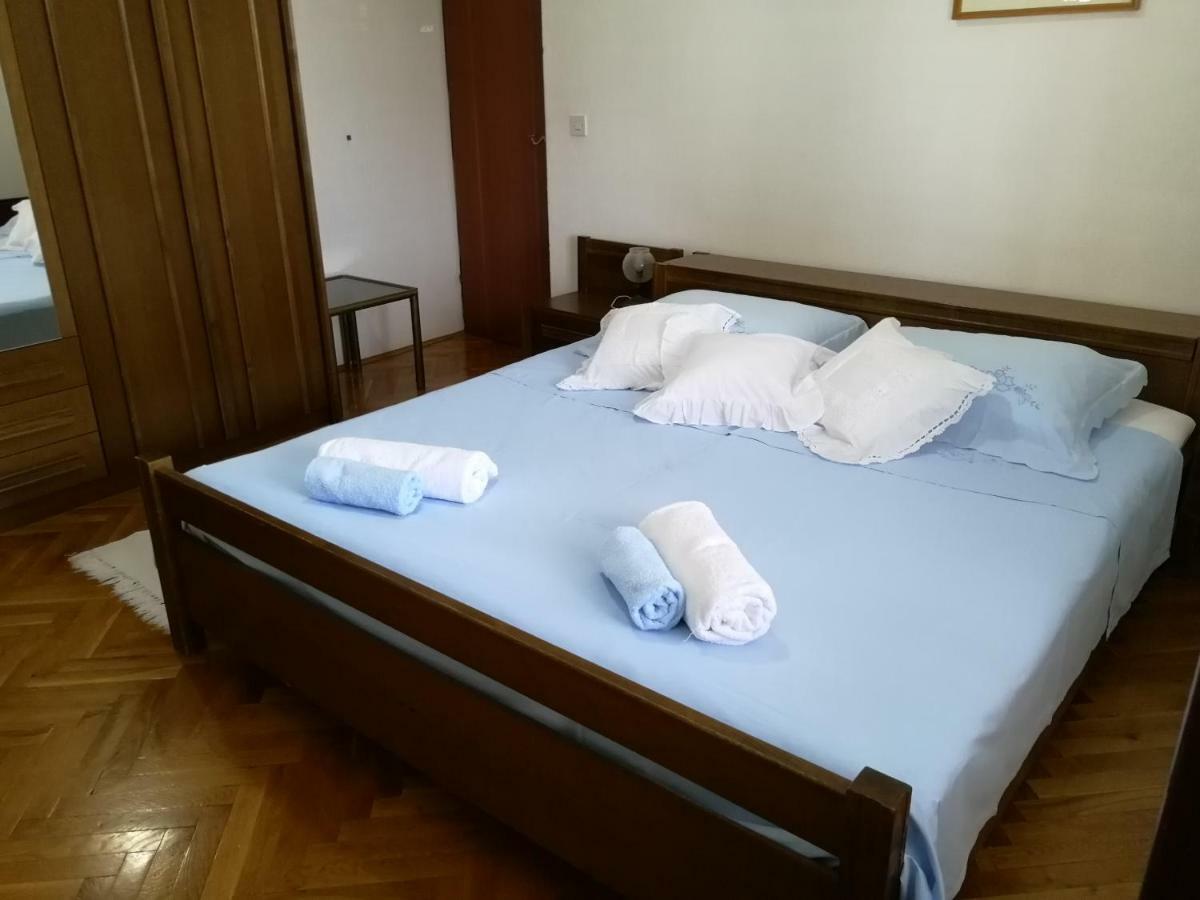 Apartman Mladenka Supetar Exterior photo