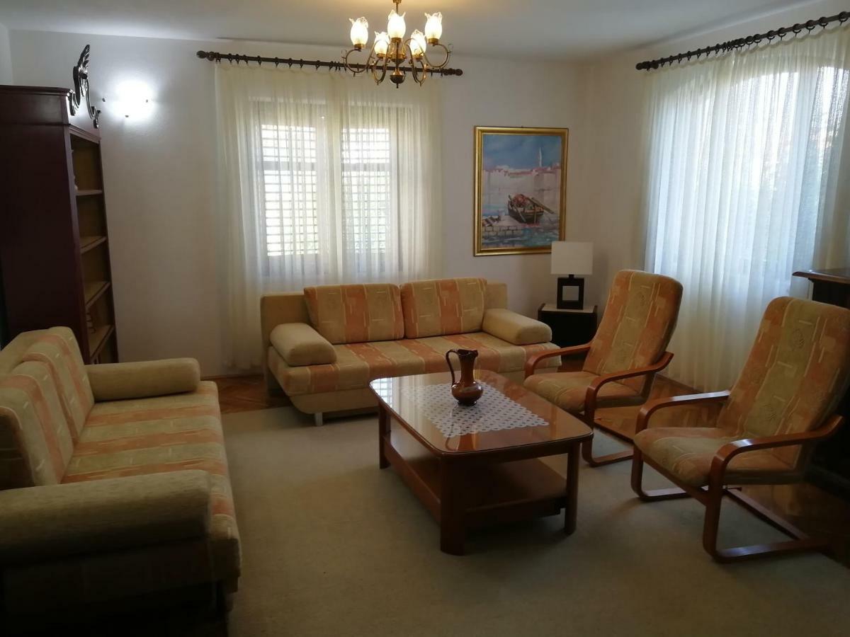 Apartman Mladenka Supetar Exterior photo