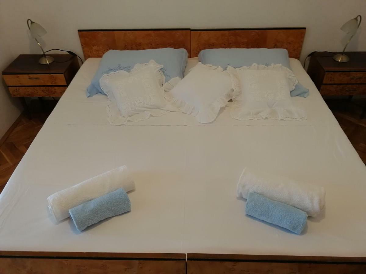 Apartman Mladenka Supetar Exterior photo
