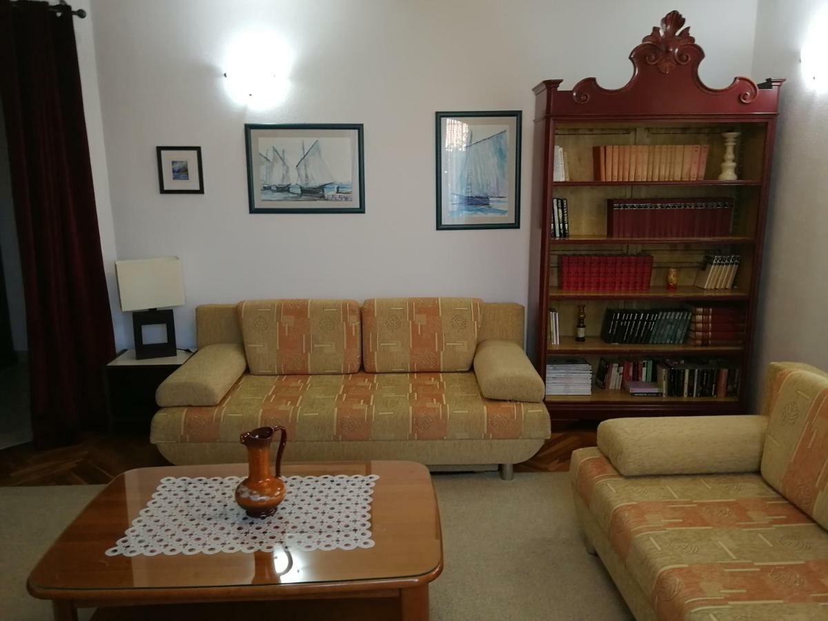 Apartman Mladenka Supetar Exterior photo
