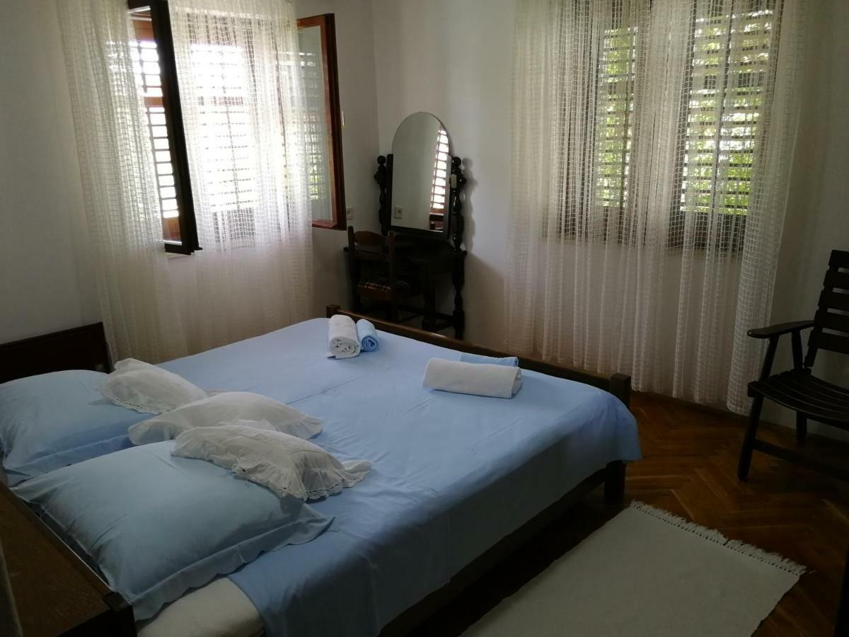 Apartman Mladenka Supetar Exterior photo