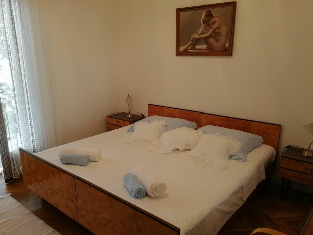 Apartman Mladenka Supetar Exterior photo