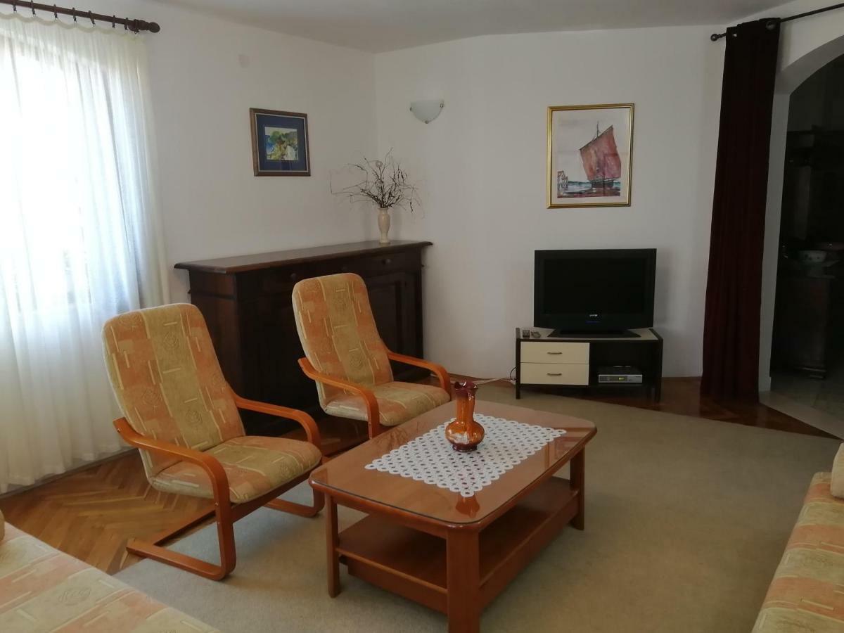 Apartman Mladenka Supetar Exterior photo