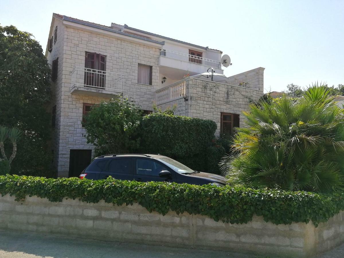 Apartman Mladenka Supetar Exterior photo