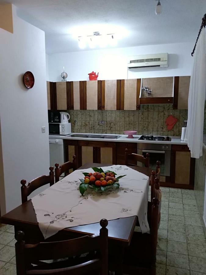 Apartman Mladenka Supetar Exterior photo