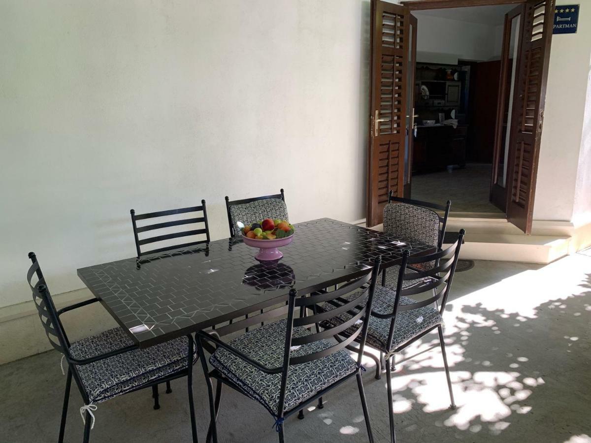 Apartman Mladenka Supetar Exterior photo